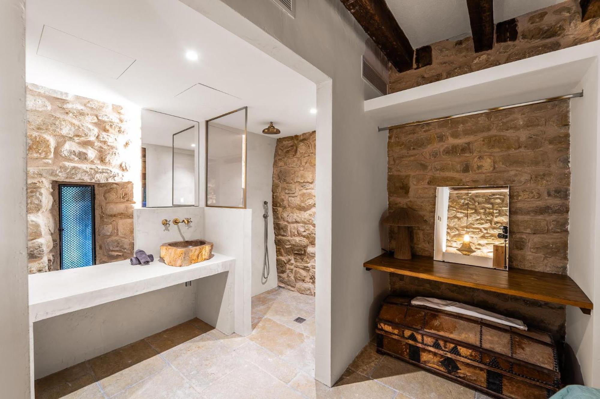 הוילה Sant Miquel de Campmajor Castell In Girona מראה חיצוני תמונה