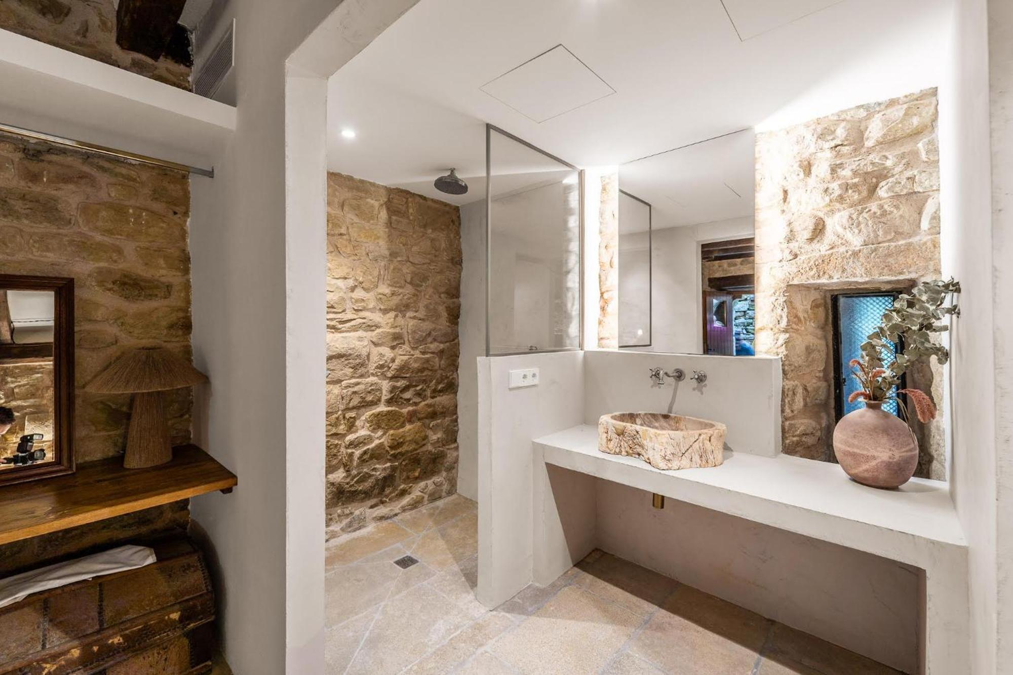 הוילה Sant Miquel de Campmajor Castell In Girona מראה חיצוני תמונה