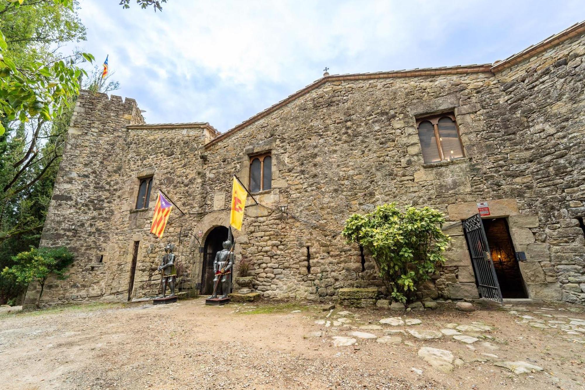 הוילה Sant Miquel de Campmajor Castell In Girona מראה חיצוני תמונה