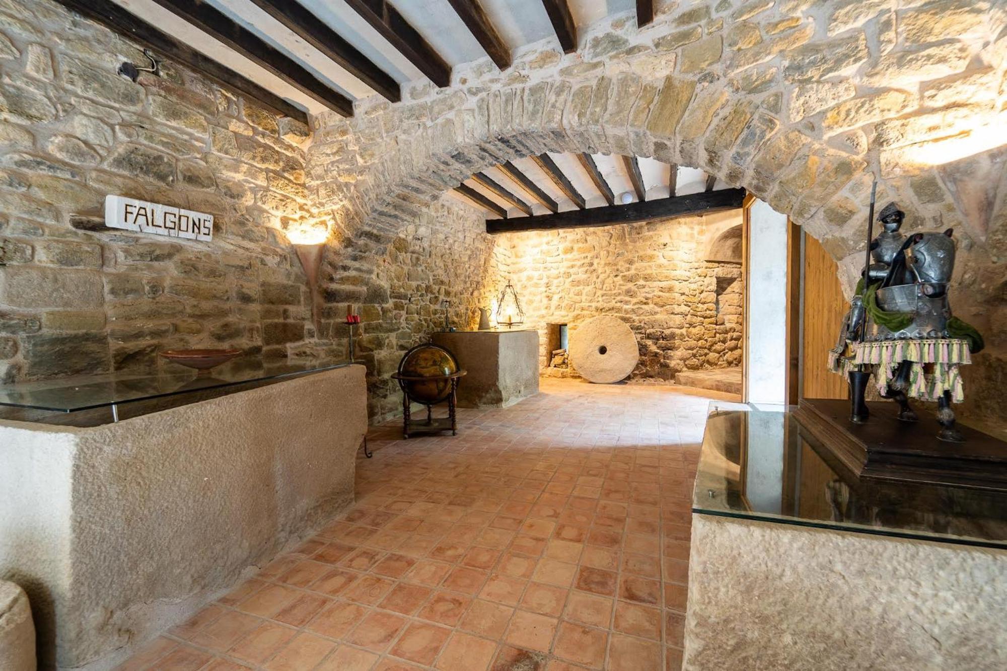 הוילה Sant Miquel de Campmajor Castell In Girona מראה חיצוני תמונה