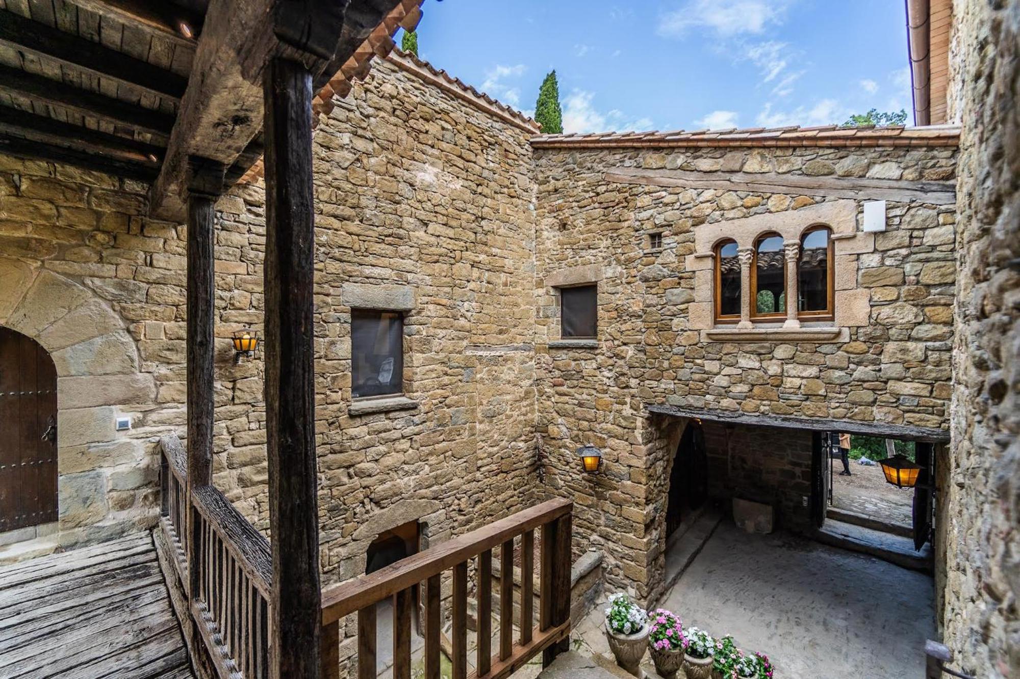 הוילה Sant Miquel de Campmajor Castell In Girona מראה חיצוני תמונה