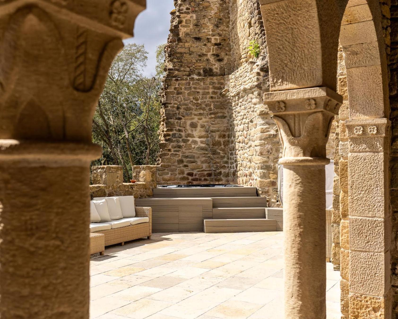 הוילה Sant Miquel de Campmajor Castell In Girona מראה חיצוני תמונה