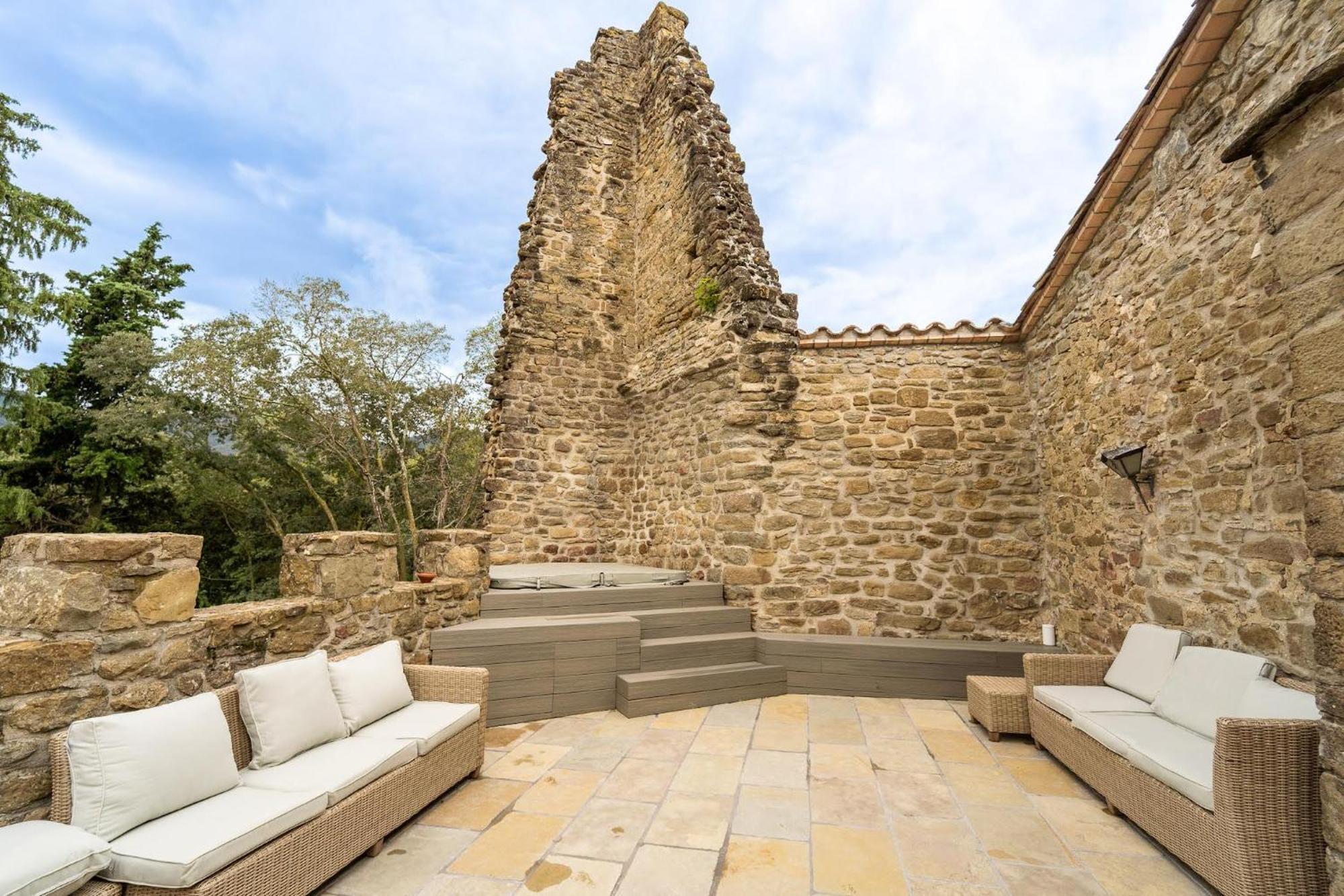 הוילה Sant Miquel de Campmajor Castell In Girona מראה חיצוני תמונה