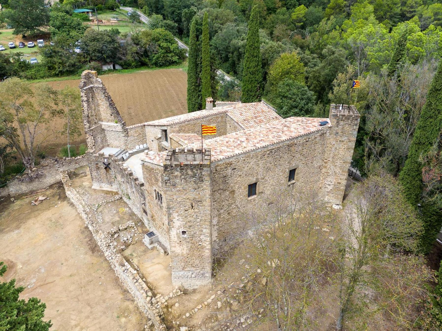 הוילה Sant Miquel de Campmajor Castell In Girona מראה חיצוני תמונה